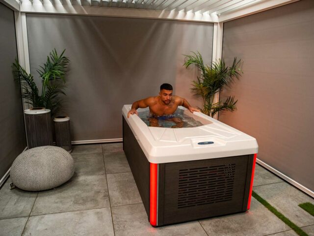 Chill Tub Pro mit RGB LED in den Ecken