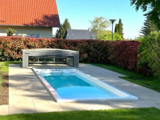 Swim Spa mit offener Abdeckung